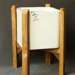 گلدان پلیمری 20*20 پایه‌دار